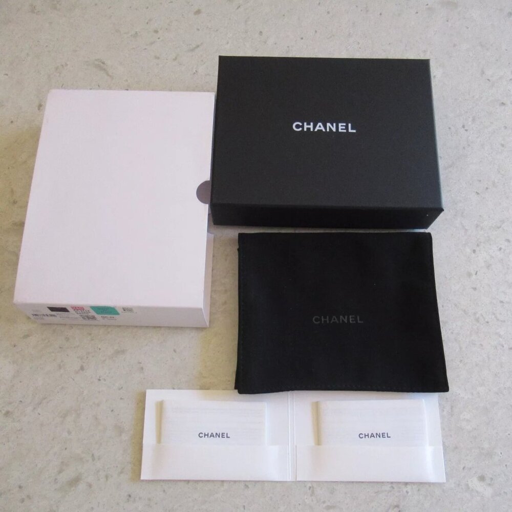 AUTHENTIC Chanel black Caviar Classic White Quilted Zip Coin Card Holder Wallet - Picture 8 of 16